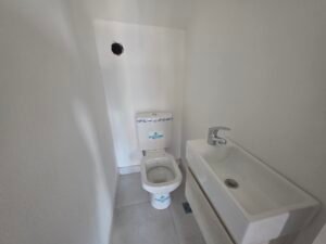 Vista baño de servicio