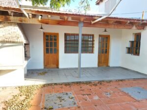 Vista patio y habitaciones posteriores