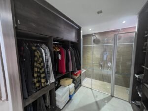 Vista Vestidor / Baño en Suite