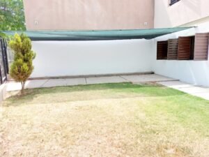 Otra vista jardín frontal